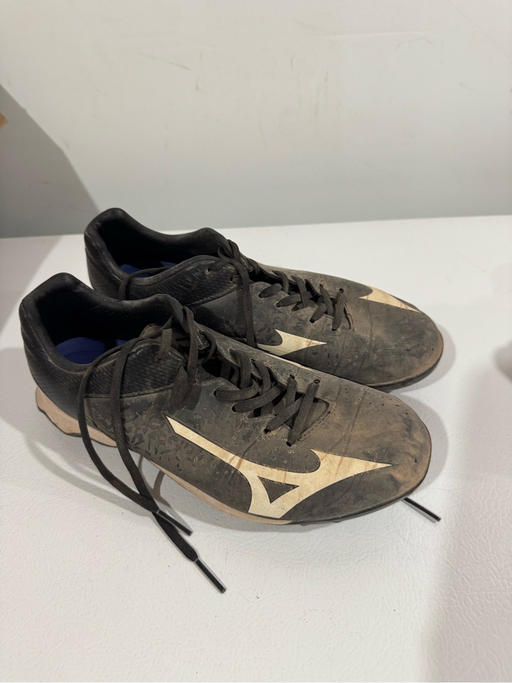 Mizuno Black and White Athletic Shoes